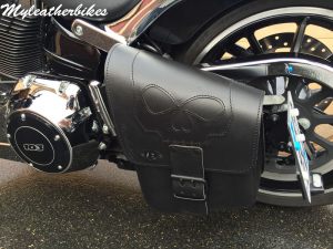 SO02 Skull avec fermeture noire Harley Softail Breakout